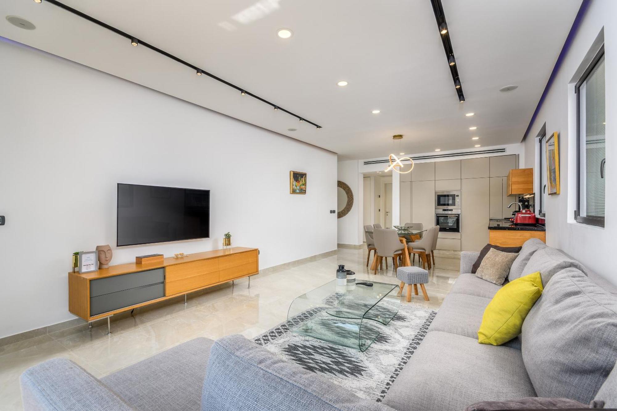 Luxury 2bdrm Balcony & Parking Close To The Apartamento Tel Aviv